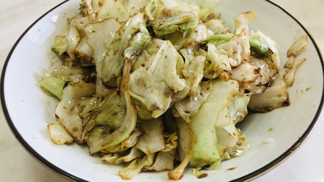 手撕包菜（简单，用材少）的做法