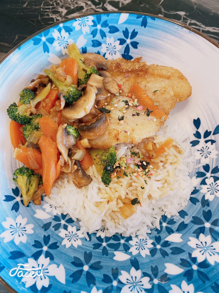 一锅搞定一餐的煎鱼排饭的做法