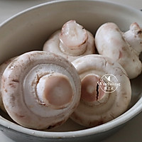 【蘑菇炒肉】#今天吃什么#的做法图解3