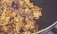 营养大餐：野山茶油煸土鸡的做法图解2