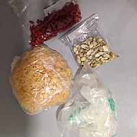 散发自然体香的茉莉枸杞银耳羹的做法图解1