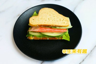 低脂黄瓜蟹柳燕麦三明治