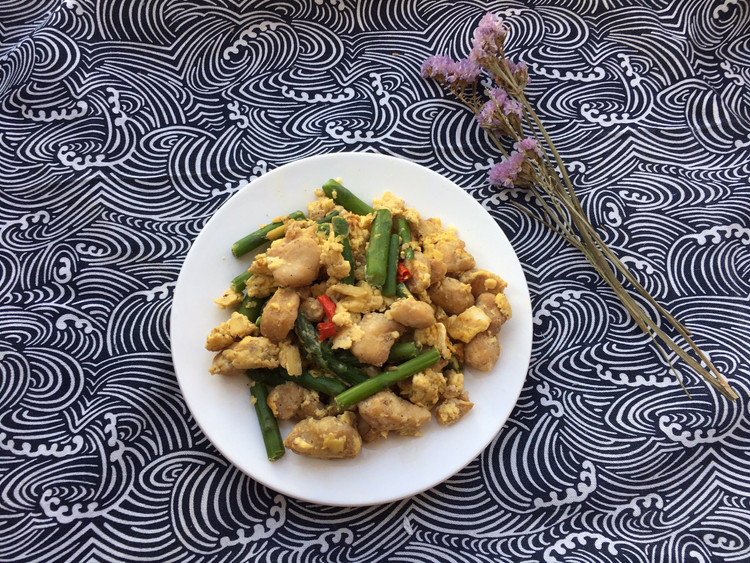 芦笋巴沙鱼炒蛋【满满肉感】的做法