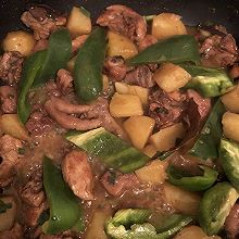 青椒土豆炖鸡