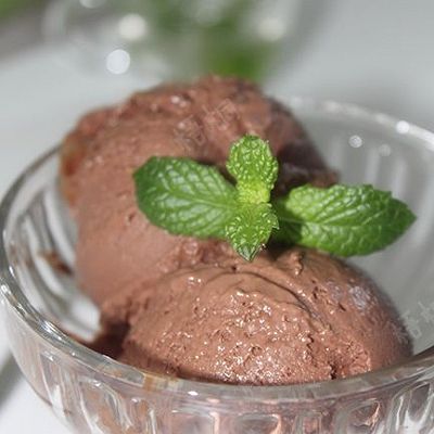 浓郁丝滑的黑巧克力冰淇淋（Chocolate Ice Cream）