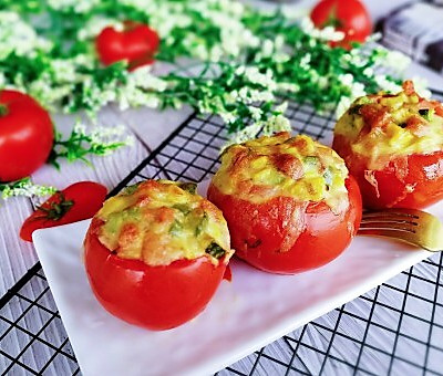 了不起的小番茄+奶酪焗黑米饭杂蔬番茄盅