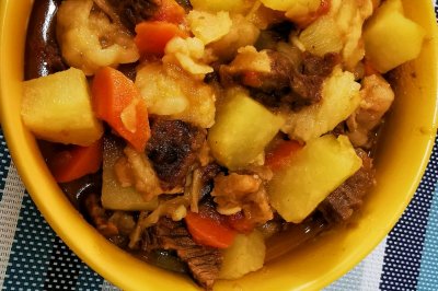 土豆胡萝卜炖牛腩，简简单单一勺盐的美味