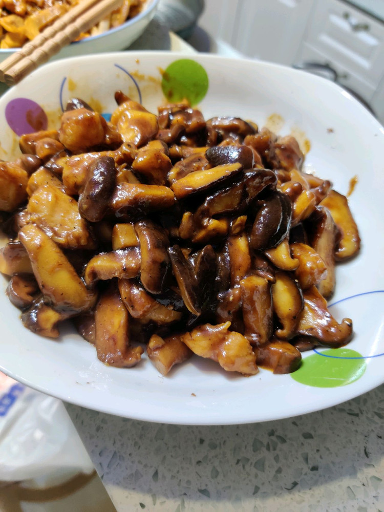 香菇炒肉的做法