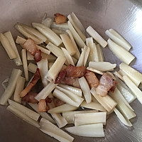 五花肉炒莲藕的做法图解2
