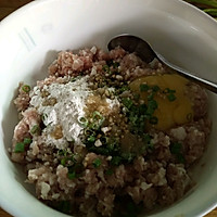 酸菜香菇肉丸汤的做法图解1