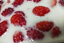 椰奶草莓冻的做法