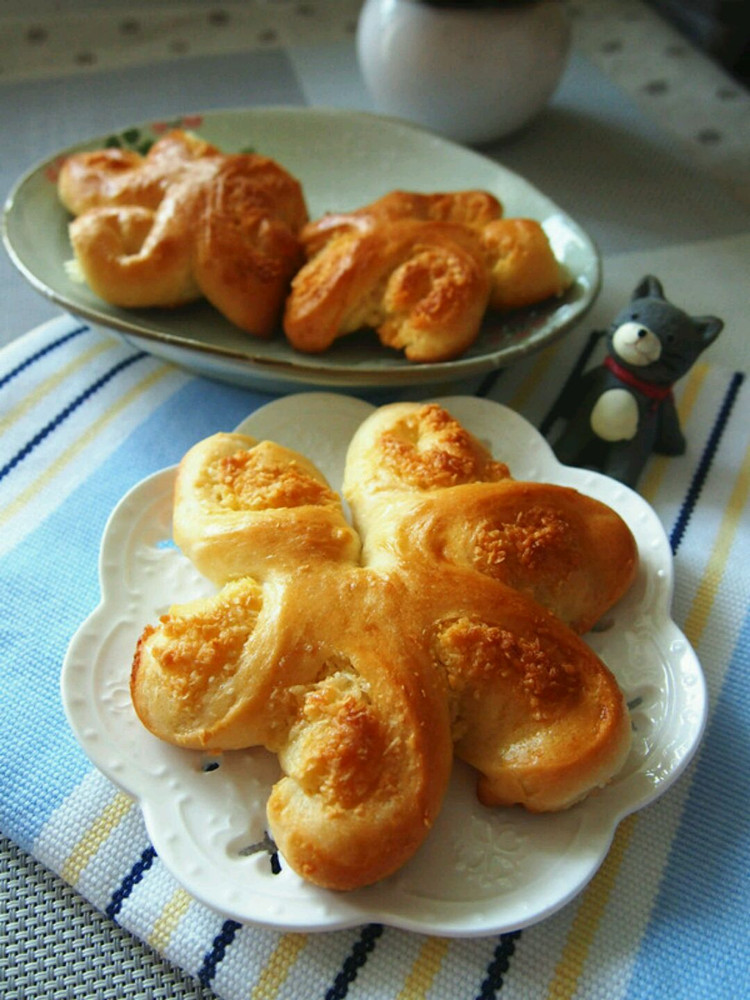 椰蓉花型面包的做法