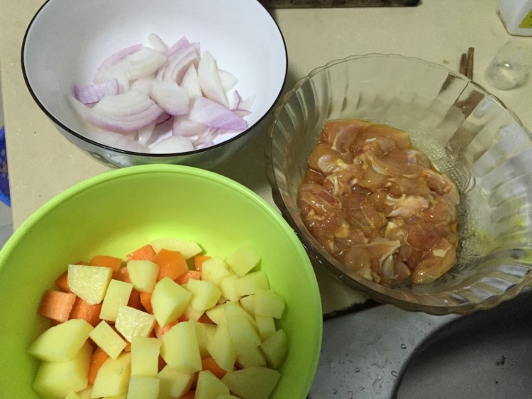 【一人食】咖喱鸡块盖饭的做法图解2