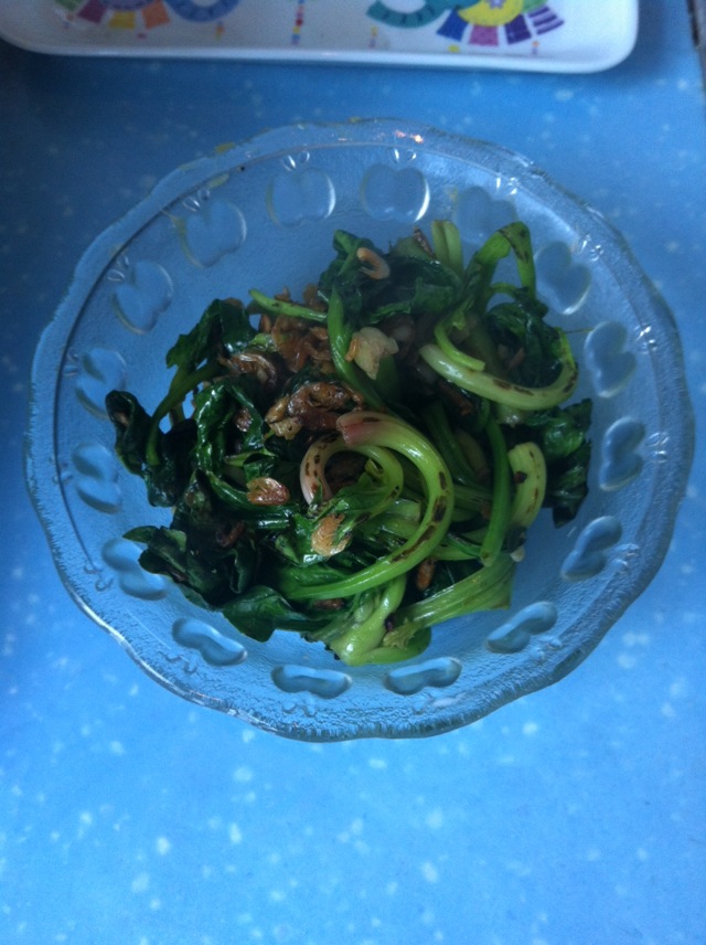 菠菜炒虾皮