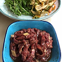 孜然炒肉夹馍的做法图解2