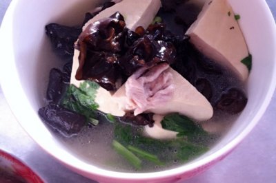 木耳瘦肉豆腐汤