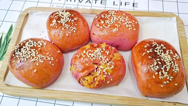 火龙果肉松包的做法