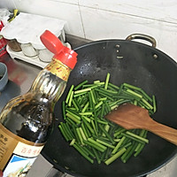 金华火腿炒蒜薹的做法图解4