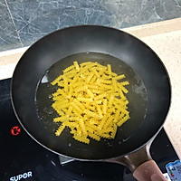 肉酱番茄意大利面（螺旋面）的做法图解2