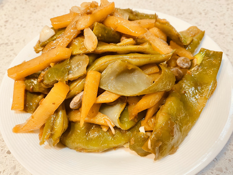 炖油豆角，百吃不厌Delicious Cuisine的做法