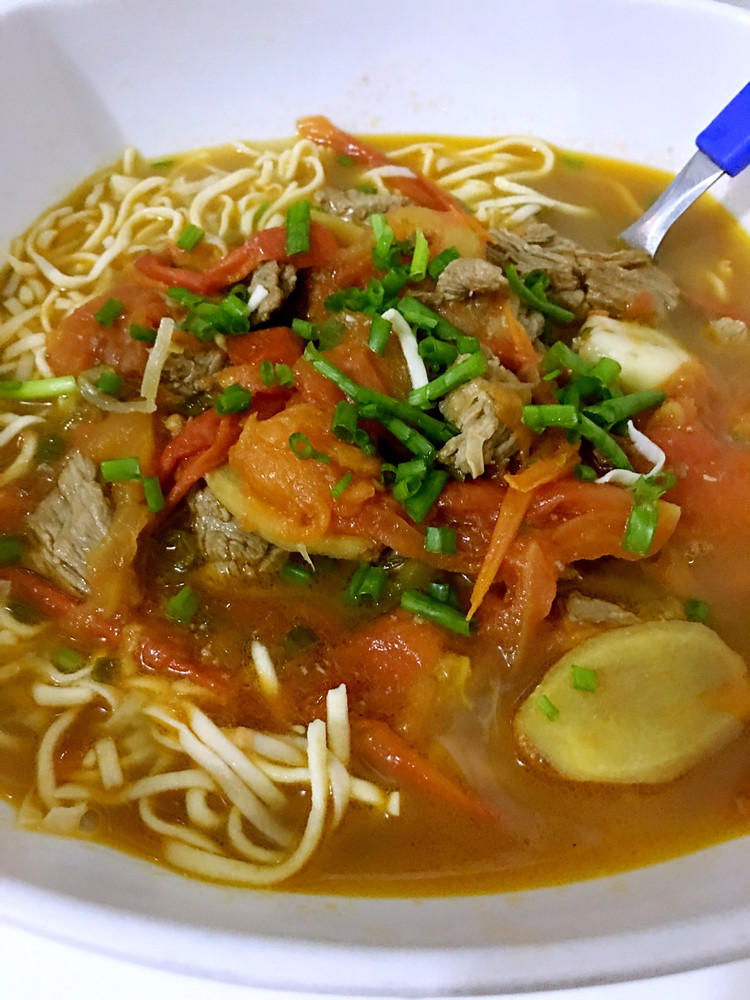 手工制作牛肉番茄鸡蛋面条汤的做法