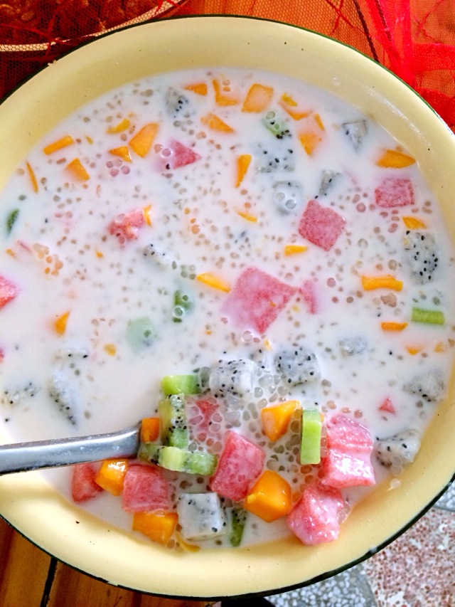 水果椰奶西米露的做法图解1