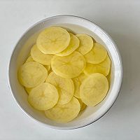 减脂餐｜凉拌香辣土豆片的做法图解2
