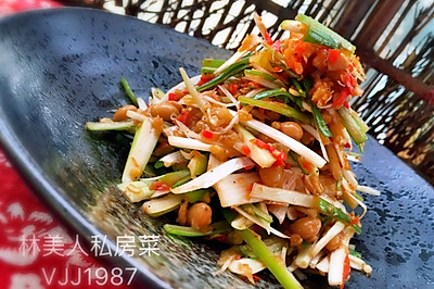 麻辣水豆豉拌葱丝自制麻辣水豆豉,大葱,盐巴,生抽,味精,花椒粉收藏