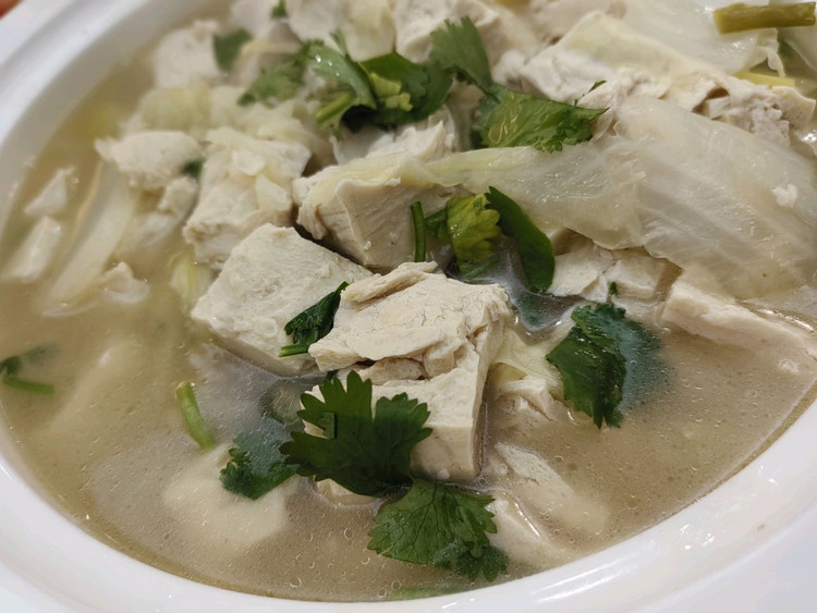 冻豆腐五花肉炖白菜，就是这个味儿的做法