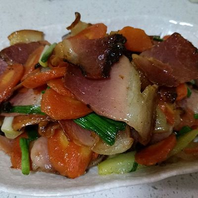 胡萝卜炒腊肉