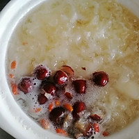 冰糖雪梨银耳羹，爱美的女生请收藏的做法图解2