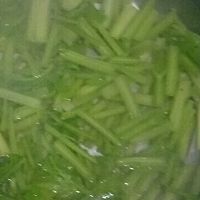 家常炒芹菜的做法图解2