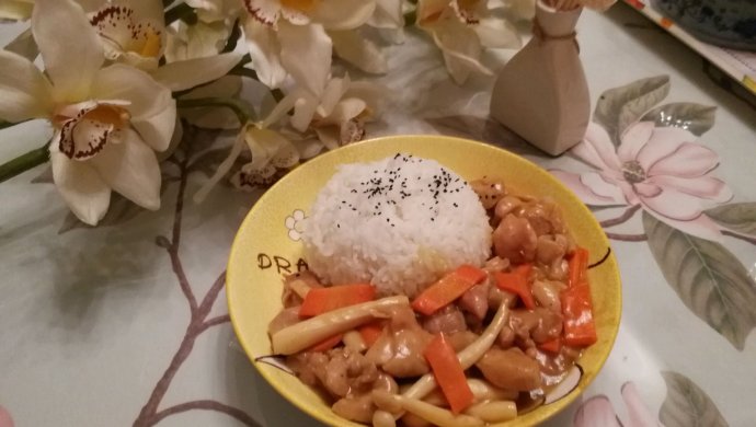咖喱蘑菇鸡肉饭