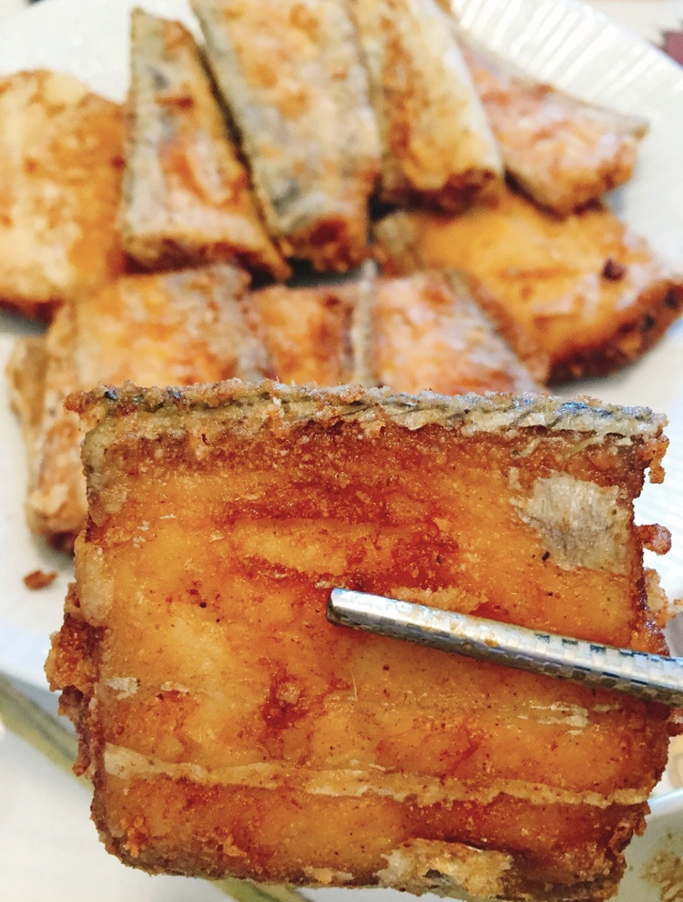喷香酥脆炸咸带鱼终极版的做法
