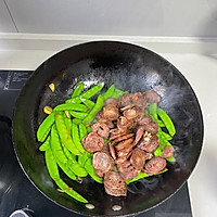 荷兰豆炒腊肠的做法图解7