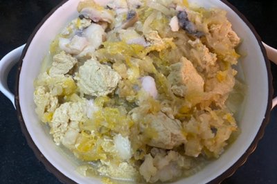 酸菜鱼炖冻豆腐