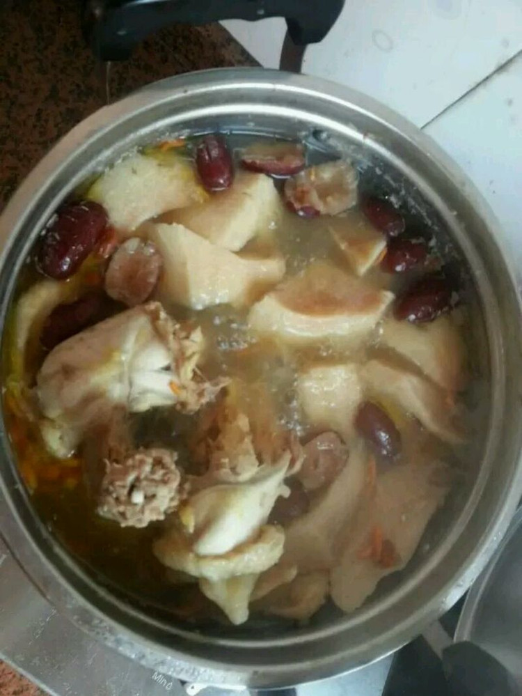 榴莲红枣鸡汤的做法