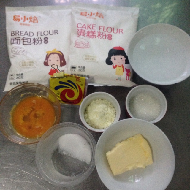 易小培代言人之带馅两股辫子花卷的做法图解1