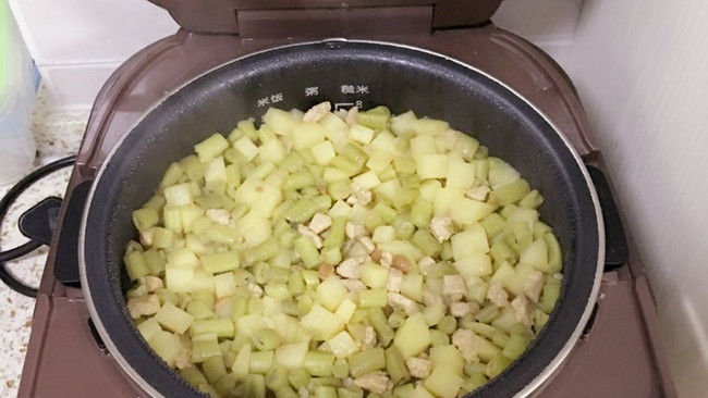 土豆豆角焖饭的做法
