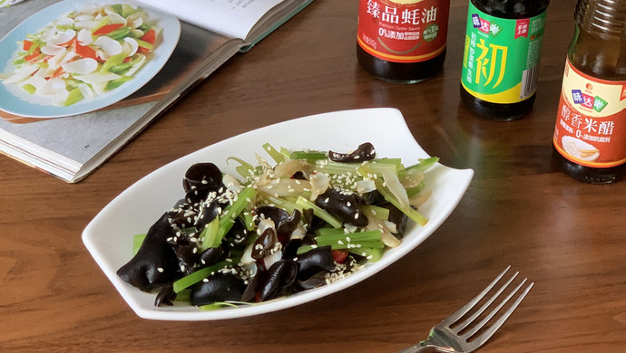 芹菜凉拌木耳