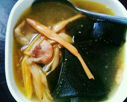 黄花菜海带汤