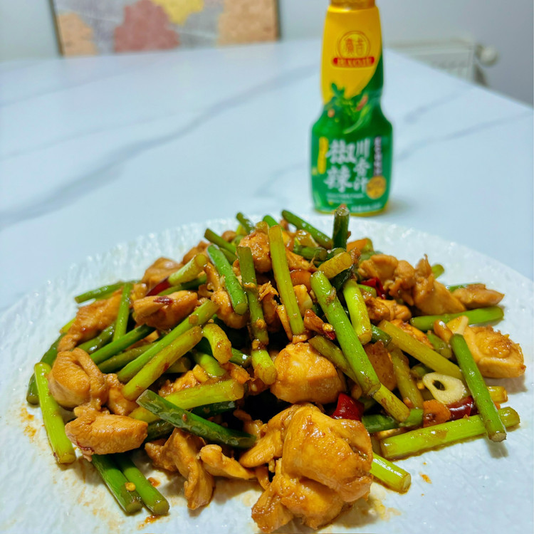 辣蒜苔炒鸡腿肉的做法