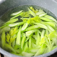 芹菜炒火腿的做法图解3