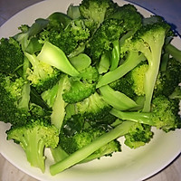 牛油果拌炒西兰花的做法图解6