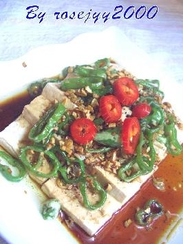 玫瑰家园小厨房--爆椒铺蒸豆腐
