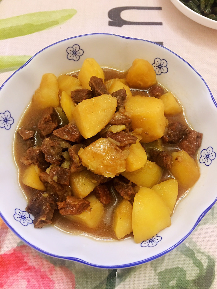 牛肉炖土豆的做法