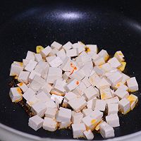 香菇酱炒豆腐的做法图解4