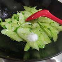 藿香炒黄瓜，无敌开胃菜的做法图解4