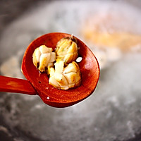 #钟于经典传统味#鲍鱼对虾香菇菠菜面的做法图解7