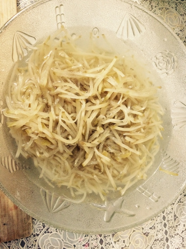 牛肉疙瘩丝的做法图解1